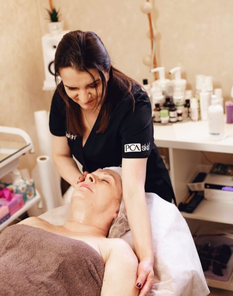 Hiszpański chiropatyczny masaż twarzy